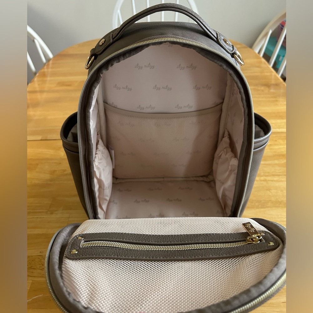 Itzy Ritzy Mini Plus Vanilla Latte - Picture 5 of 6
